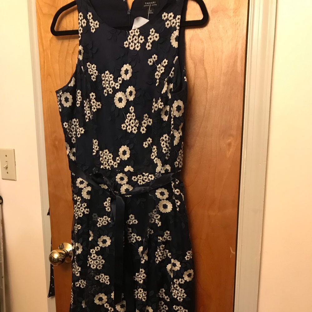 tahari arthur s. levine floral lace applique midi